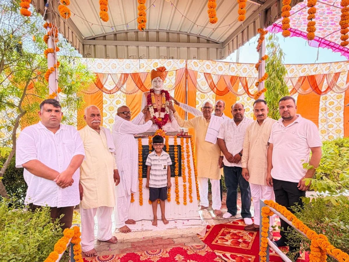 महेंद्रगढ़ |एमडीएस आईटीआई जाटवास में पंडित उमराव लाल की 19वीं पुण्यतिथि मनाई: श्रद्धांजलि सभा में याद किए उनके आदर्श, लगाया गया छबील व फल वितरण