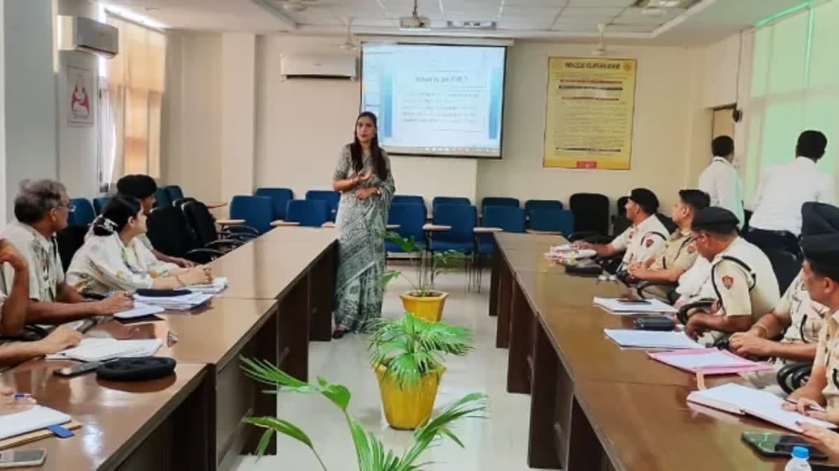 नारनौल | पुलिस अधिकारियों को जीरो एफआईआर और कानूनी प्रक्रियाओं का प्रशिक्षण : सीजेएम ने जांच में पारदर्शिता पर दिया जोर