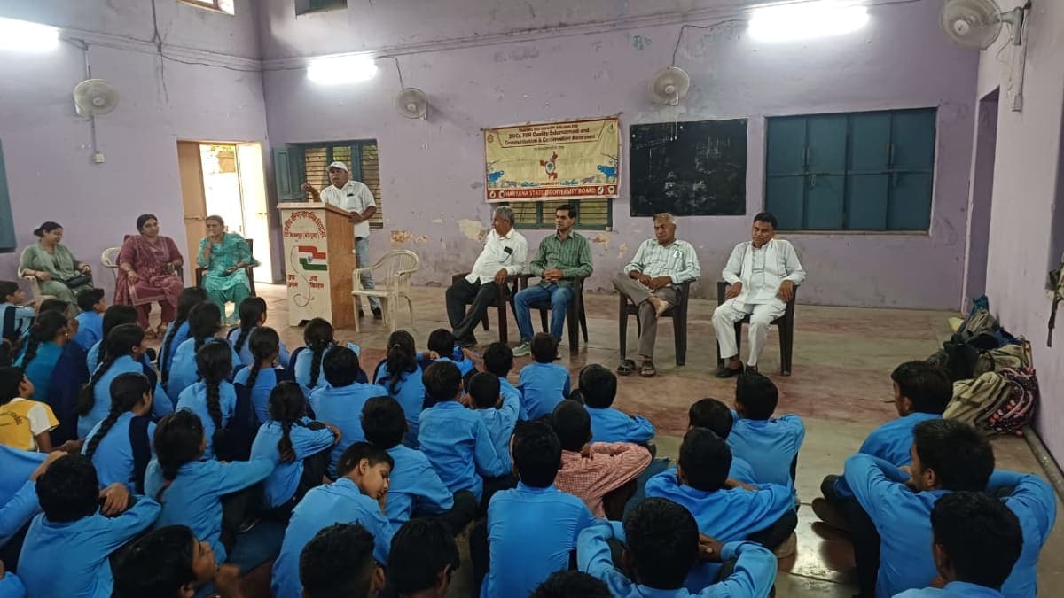 जैव विविधता संरक्षण पर विद्यार्थियों को किया जागरूक : राजकीय वरिष्ठ माध्यमिक विद्यालय निजामपुर में कार्यक्रम आयोजित | पर्यावरण संरक्षण का लिया संकल्प | अधिक पौधारोपण और पॉलिथीन मुक्त जीवन का दिया संदेश