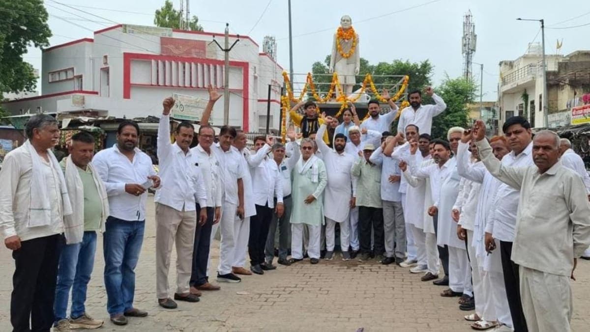 राजीव गांधी की जयंती मनाई : सद्भावना दिवस का आयोजन | प्रतिमा पर पुष्प अर्पित