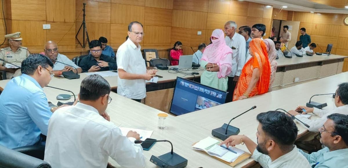 Narnaul News | समाधान शिविर में सुनी जनसमस्याएं : फैमिली-प्रॉपर्टी ID के मामले पहुंचे | अधिकारियों को समाधान के निर्देश