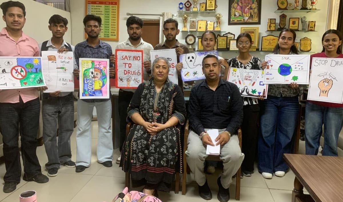 Yamunanagar News | पोस्टरों से दिया नशामुक्ति का संदेश : महाराजा अग्रसेन कॉलेज में प्रतियोगिता | 11 विद्यार्थियों ने लिया भाग