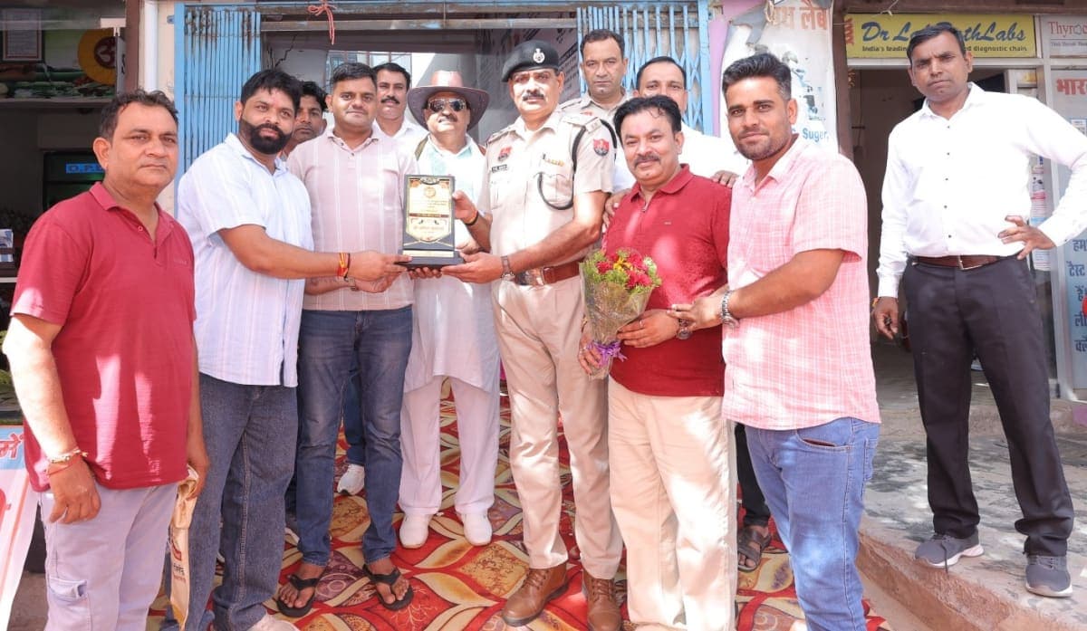 Satnali News | निशुल्क चिकित्सा शिविर में 200 से अधिक लोगों की जांच : 12 मरीजों में गंभीर स्वास्थ्य समस्याएं मिलीं | विशेषज्ञ डॉक्टरों ने दिया परामर्श