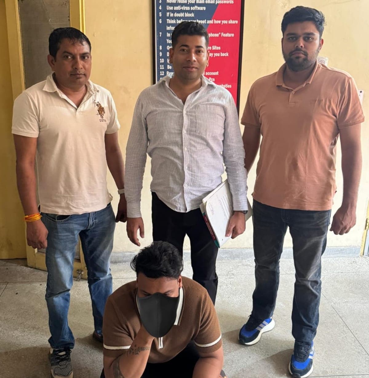 Faridabad News | क्रेडिट कार्ड से 2.21 लाख की ठगी : IGI एयरपोर्ट से आरोपी गिरफ्तार | लुकआउट सर्कुलर था जारी