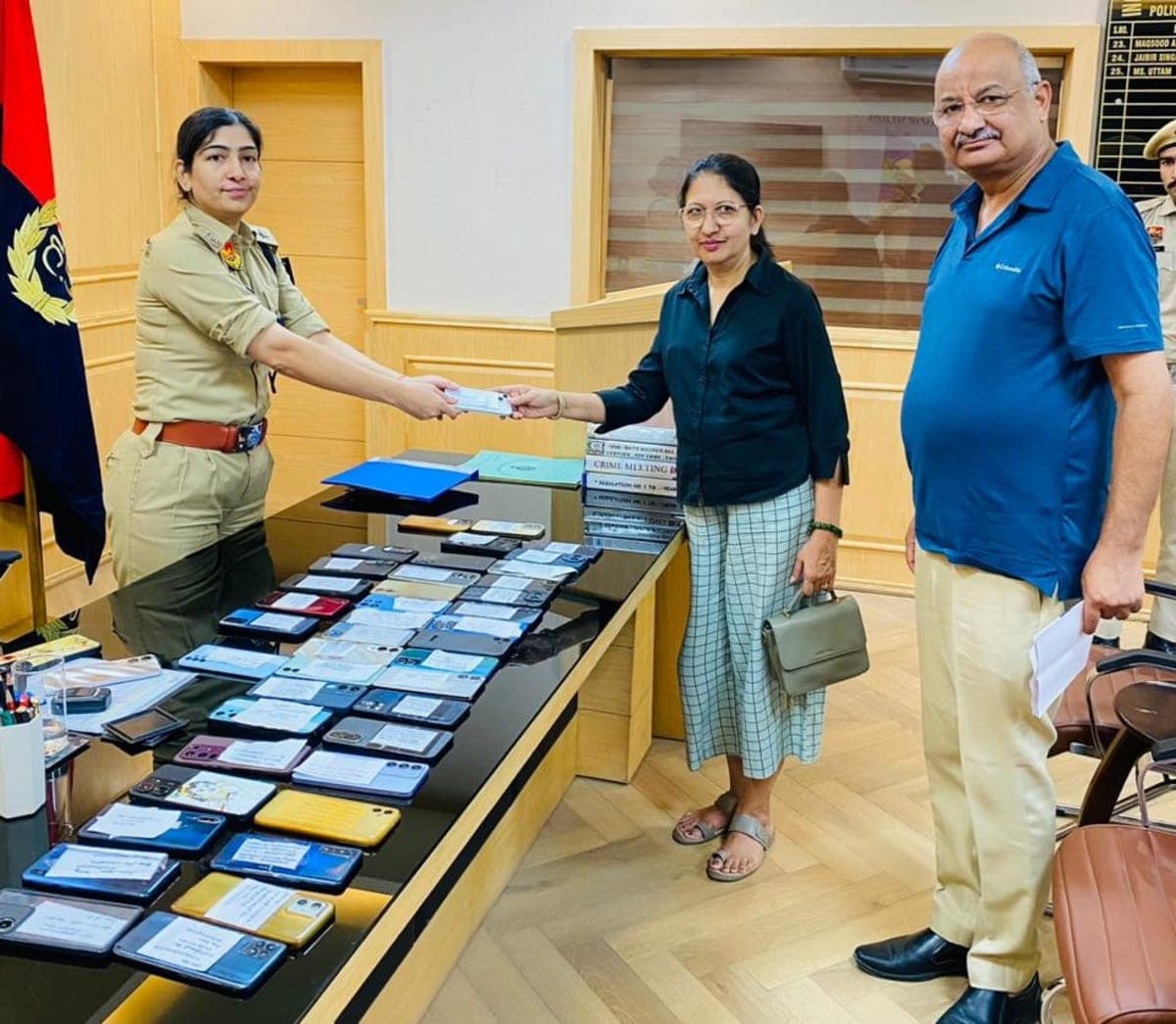 Faridabad News | साइबर सेल ने खोजे 38 गुमशुदा मोबाइल : 11 लाख से ज्यादा कीमत | असली मालिकों को लौटाए फोन