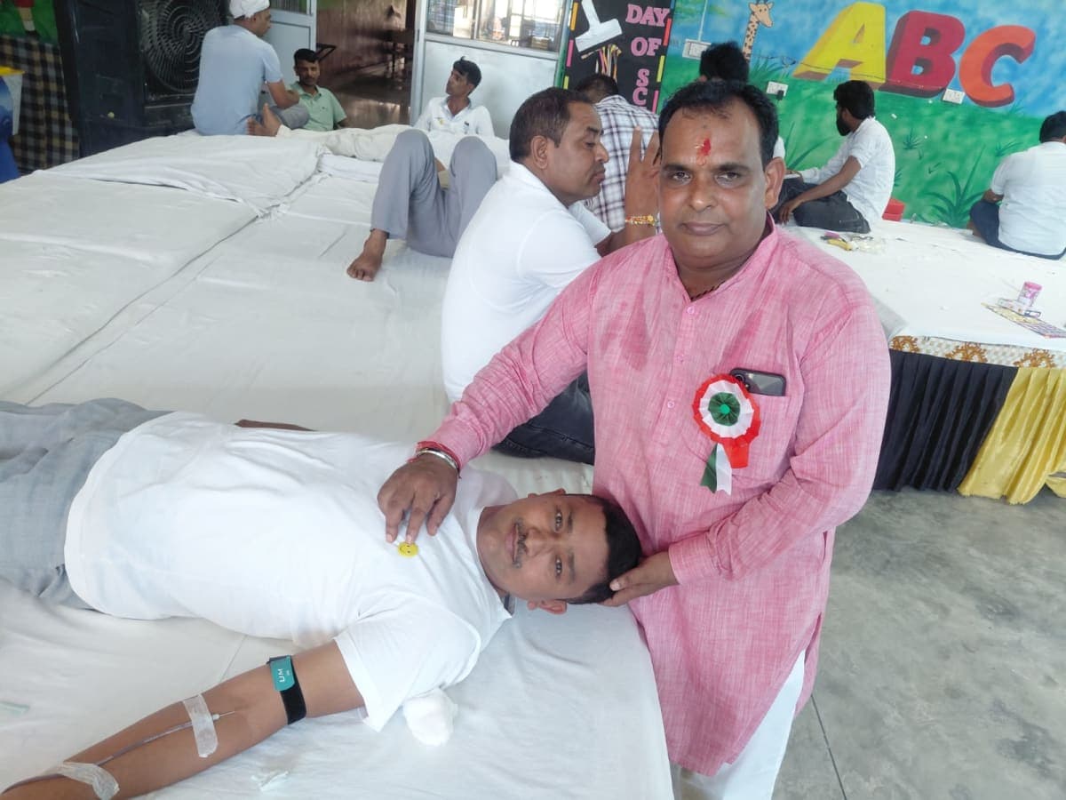 Mahendragarh News | अशोक यादव ने किया रक्तदान : समाजसेवा का दिया संदेश | युवाओं को किया प्रेरित