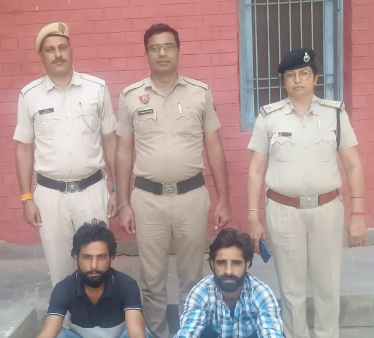 Ateli News | दो लाख रुपये की रंगदारी मांगने और धमकी के मामले में दो आरोपी गिरफ्तार : घर में तोड़फोड़ का भी आरोप | दो घंटे में पुलिस ने किया काबू