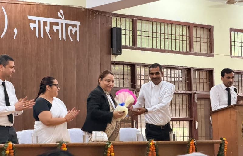 नारनौल। जिला एवं सत्र न्यायाधीश डॉ. रितु वाई. के. बहल का स्वागत : जिला बार एसोसिएशन ने किया सम्मानित | बार-बेंच समन्वय से शीघ्र न्याय पर जोर