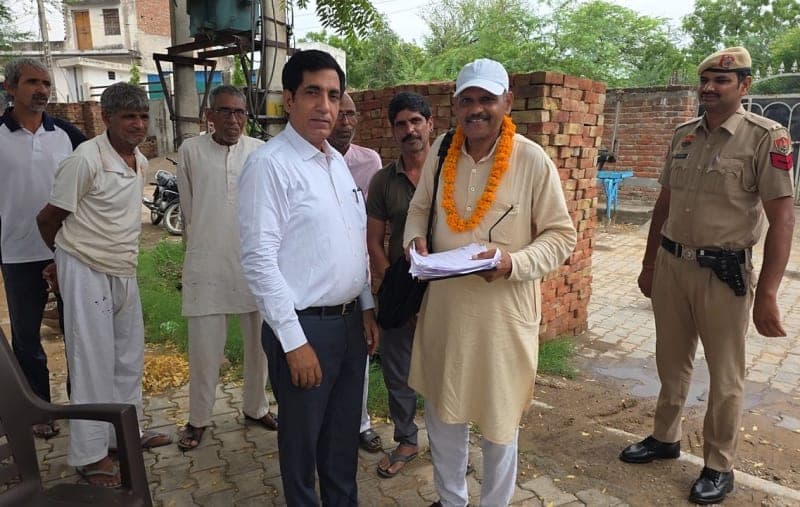कनीना। एसडीएम ने बूथों का किया औचक निरीक्षण : बेहतर कार्य करने वाले बीएलओ हुए सम्मानित | 14 जुलाई तक सभी फॉर्म अपलोड करने के निर्देश