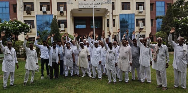 फतेहाबाद | खेड़ी डिस्ट्रीब्यूटरी के अंतिम छोर तक नहीं पहुंच रहा नहरी पानी : तीन गांवों के किसानों ने डीसी को सौंपा ज्ञापन