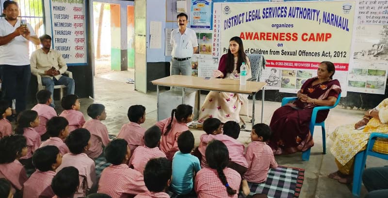 अटेली | सरकारी स्कूल में लगा कानूनी जागरूकता शिविर : सीजेएम नीलम कुमारी ने बच्चों को सिखाए गुड टच-बैड टच और आत्मरक्षा के गुर | पौधारोपण कर पर्यावरण संरक्षण का दिलाया संकल्प
