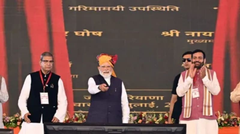 जींद | प्रधानमंत्री मोदी ने की मुख्यमंत्री नायब सिंह सैनी की कार्यप्रणाली की सराहना : बोले- डबल इंजन सरकार कर रही बेहतरीन काम | युवाओं, किसानों और महिलाओं के लिए गिनाईं उपलब्धियां