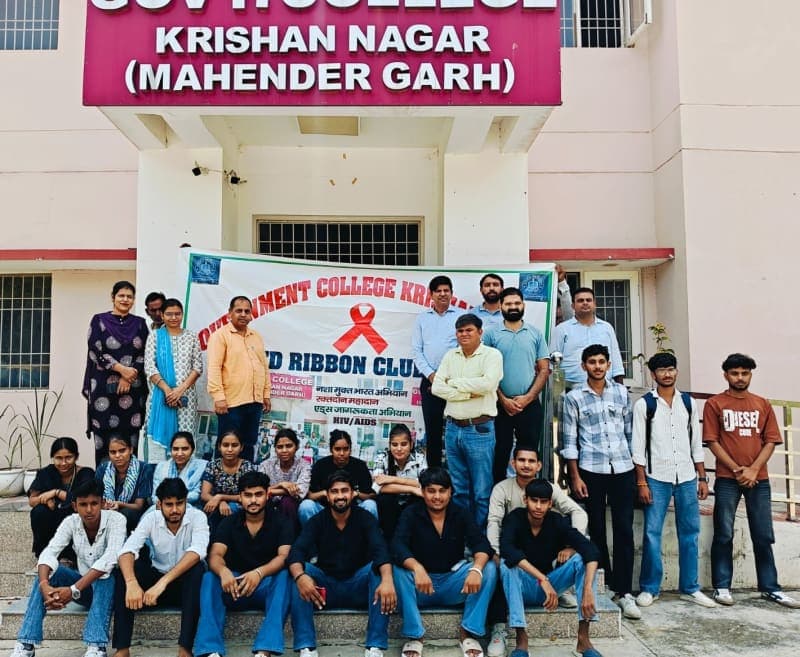 Narnaul News | रंगोली से दिया नशा मुक्ति का संदेश : मुस्कान ने पाया पहला स्थान | रक्तदान-एड्स पर जागरूकता