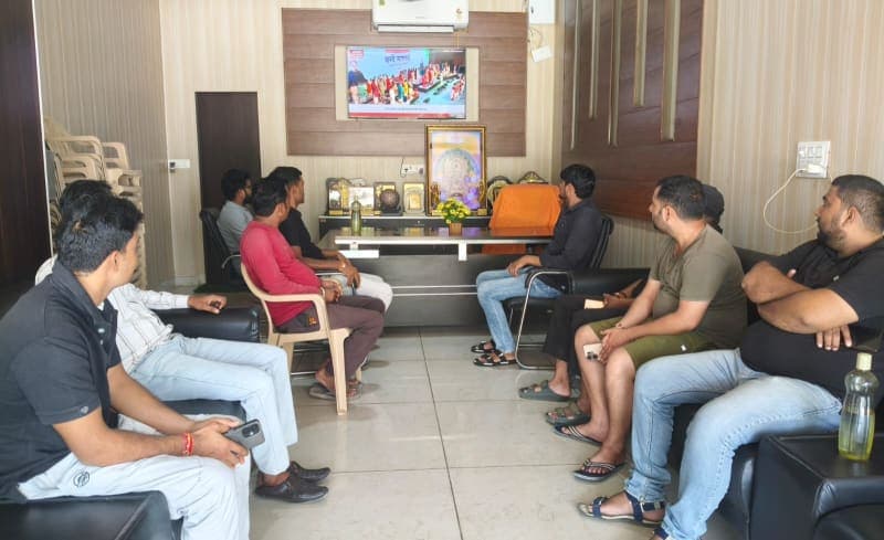 Ateli News | बूथ 142 पर सुनी ‘मन की बात’ : नशामुक्त युवा अभियान पर दिया जोर | स्वनिधि योजना का किया जिक्र