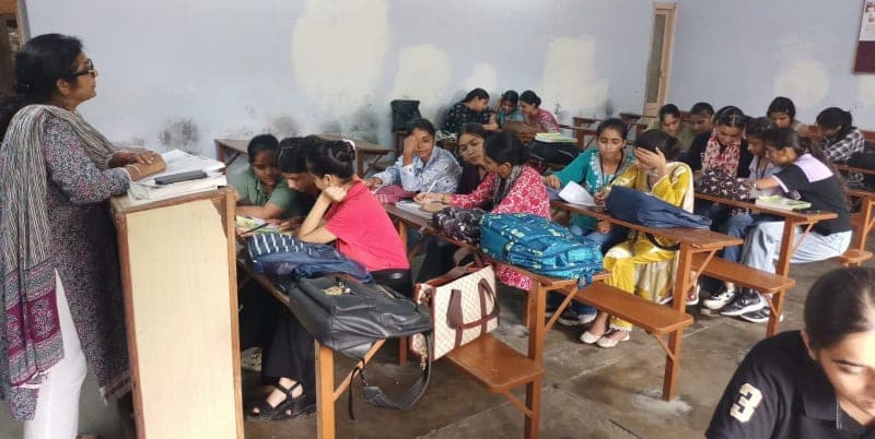 Yamunanagar News | ट्रैफिक नियमों पर छात्राओं की परीक्षा : 630 ने लिया हिस्सा | सड़क सुरक्षा का दिया संदेश
