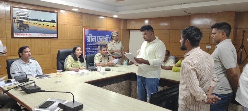 Narnaul News | एक ही छत के नीचे समस्याओं का समाधान : डीसी ने सुनी शिकायतें | अधिकारियों को त्वरित निपटारे के निर्देश