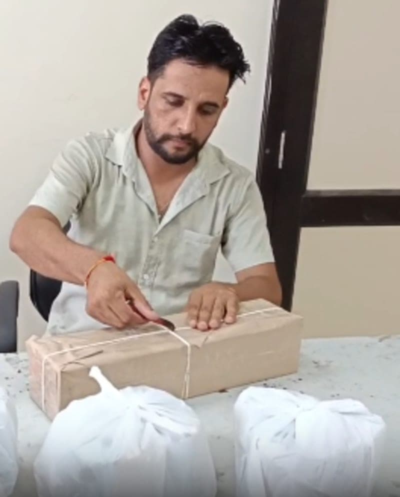 Kurukshetra News | फूड सेफ्टी टीम की दो दुकानों पर रेड : मिठाई-पनीर के 3 सैंपल लिए | जांच के लिए भेजे लैब