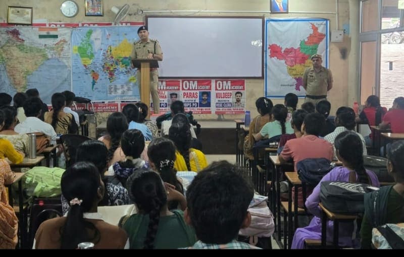 Yamunanagar News | साइबर अपराधों पर जागरूकता अभियान : छात्रों और आमजन को दिए टिप्स