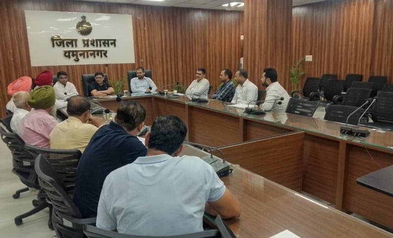 Yamunanagar News | मतदाता सूचियों के पुनरीक्षण पर साप्ताहिक बैठक : राजनीतिक दलों को सौंपे दावे-आपत्ति के फार्म | नए मतदाता BLO के पास कर सकेंगे आवेदन