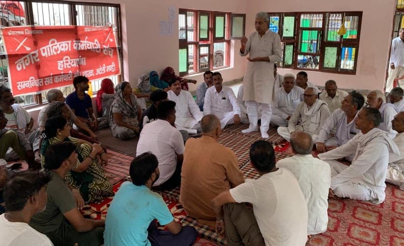 Ateli News | सफाई कर्मचारियों के धरने को कांग्रेस का समर्थन : राव नरेंद्र सिंह पहुंचे | मांगें उठाने का दिया भरोसा