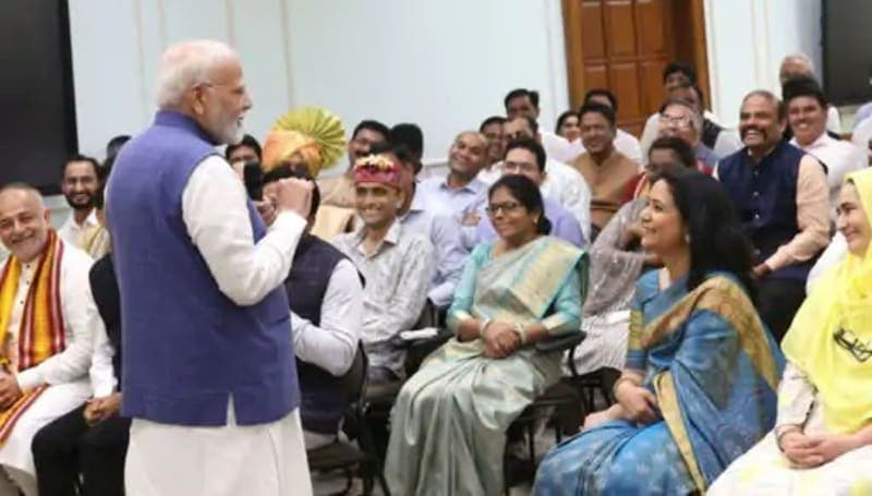National Teachers Award 2026 | आज 48 शिक्षकों को मिलेगा राष्ट्रीय पुरस्कार : राष्ट्रपति द्रौपदी मुर्मू करेंगी सम्मानित | 26 पुरुष और 22 महिला शिक्षक चयनित