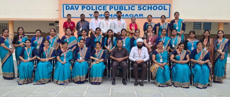 Yamunanagar News | DAV पुलिस पब्लिक स्कूल में शिक्षक दिवस मनाया : शिक्षकों का किया सम्मान | विद्यार्थियों ने दिए उपहार