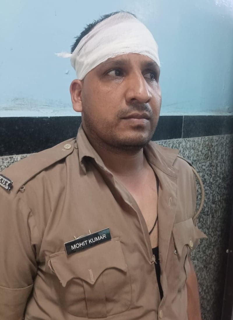 Panchkula News | समन तामील कराने गए होमगार्ड जवान पर हमला : वर्दी फाड़ने का आरोप | लोगों ने युवक को पकड़ा