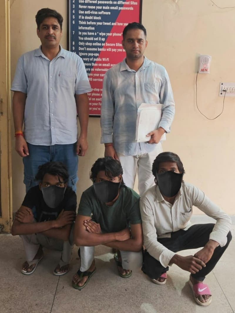 Faridabad News | फोटो-वीडियो वायरल करने की धमकी देकर 10.23 लाख की ठगी : पुलिस अधिकारी बनकर गिरफ्तारी का दिखाया डर