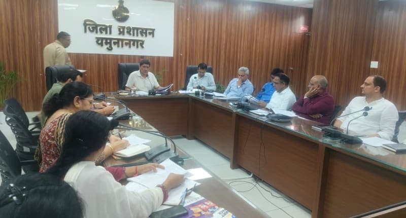 Yamunanagar News | सेवा संकल्प अभियान की तैयारियों की समीक्षा : ADC ने अधिकारियों को दिए निर्देश | पात्र लोगों तक पहुंचेंगी योजनाएं