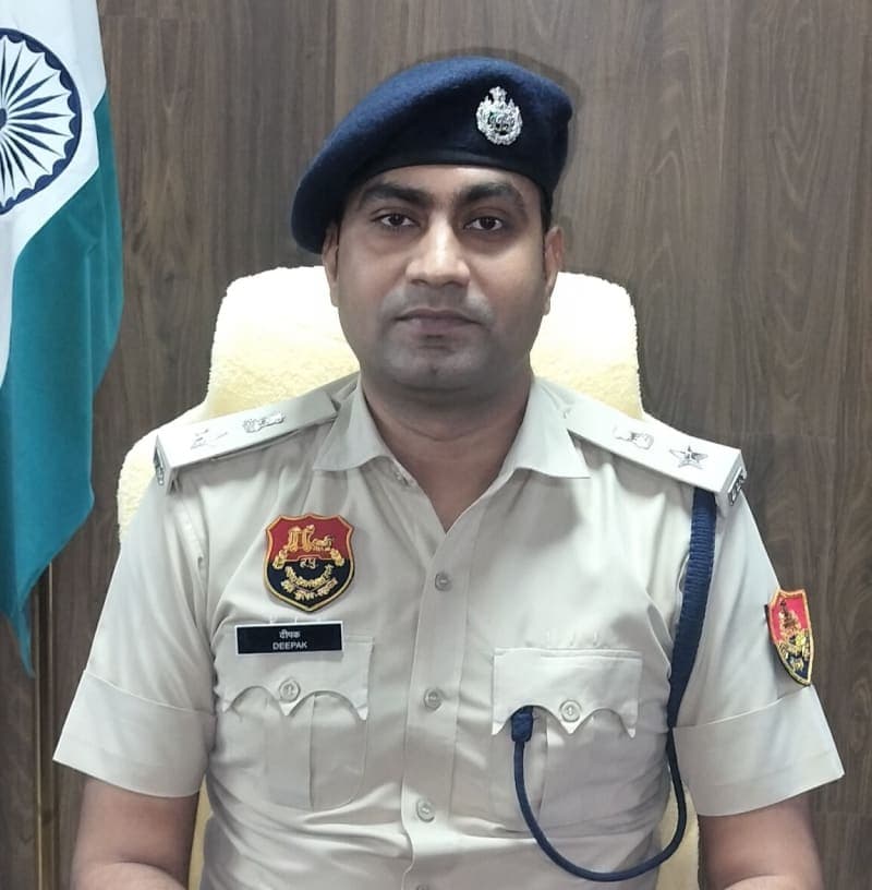 Narnaul News | डिजिटल अरेस्ट के नाम पर साइबर ठगी से रहें सावधान : एसपी दीपक कुमार ने किया अलर्ट | अभेद्य ऐप और डबल OTP से सुरक्षा पर जोर