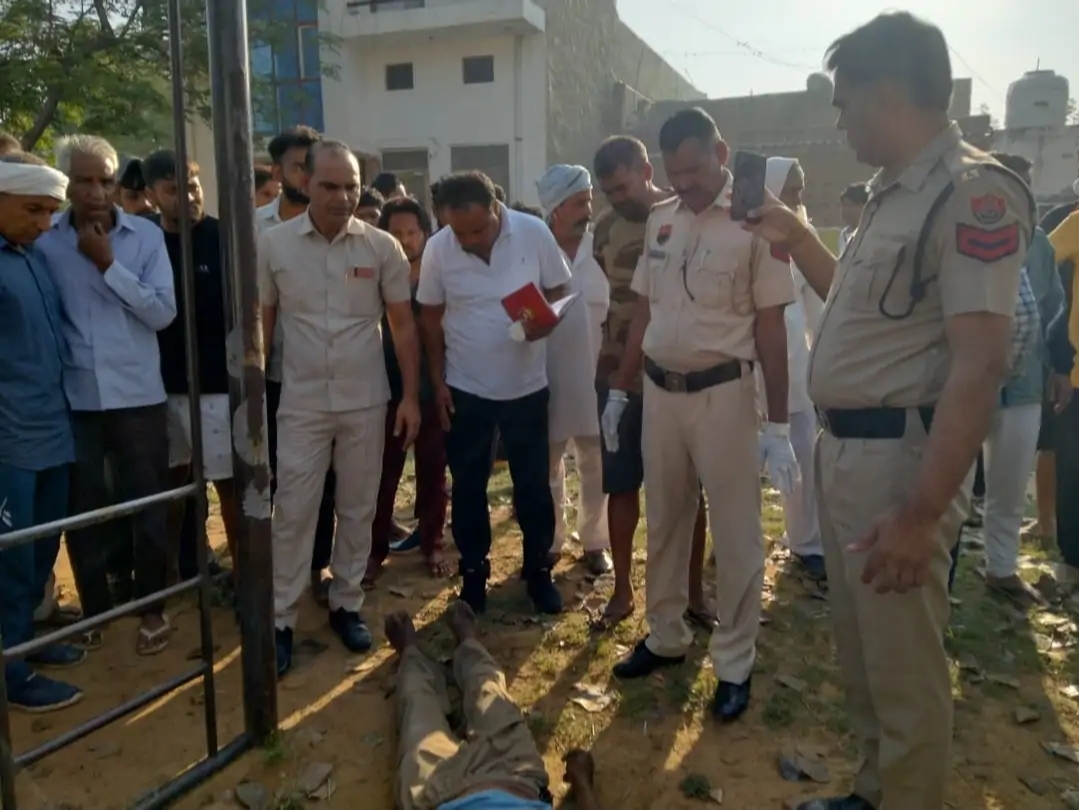 महेंद्रगढ़ में पार्क के झूले से लटका मिला युवक का शव, पहचान नहीं