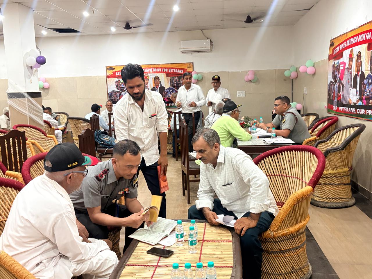 टीम मे कमांडेंट डॉक्टर विनोद कुमार गुप्ता, असिस्टेंट कमांडेंट संदीप लामा, नायब सूबेदार एस एस वर्मा सहित कई जवान