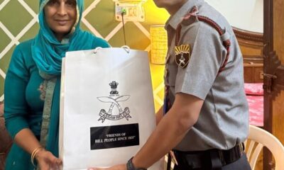 शहीद विजेंद्र सिंह की पत्नी से मिलकर टीम ने अर्पित की श्रद्धांजलि और जताया सम्मान।