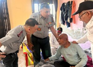 पूर्व सैनिक रामानंद से मुलाकात कर असम राइफल्स टीम ने जाना हालचाल, हरसंभव मदद का आश्वासन।