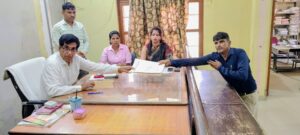 कनीना में नामांकन दाखिल करते उम्मीदवार बलजीत राज व सुरेंद्र अपने समर्थकों के साथ।