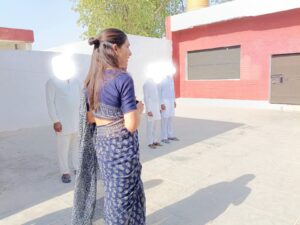 जिला जेल नारनौल में निरीक्षण के दौरान कैदियों से बातचीत करतीं सीजेएम नीलम कुमारी