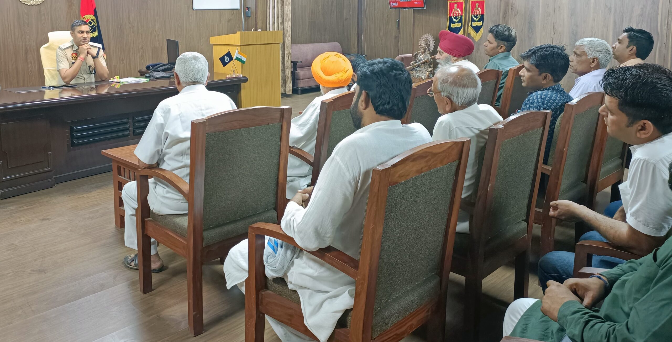 महेंद्रगढ़ में एसपी की पीस कमेटी बैठक, नशे और ट्रैफिक पर सख्ती के संकेत