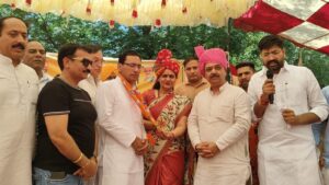 फतेहाबाद के रताखेड़ा में भाजपा ज्वाइन करते सुभाष खिलेरी, साथ में पूर्व सांसद सुनीता दुग्गल व कार्यकर्ता