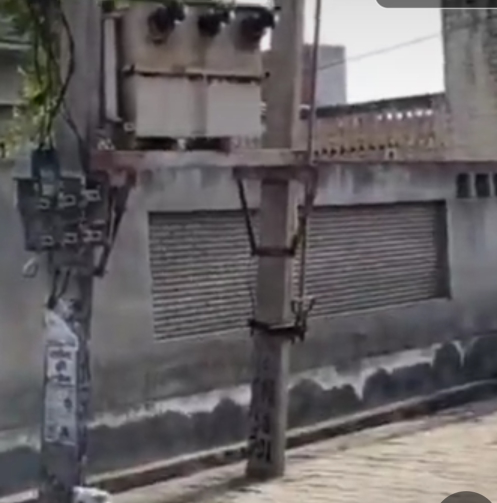 ट्रांसफॉर्मर गलत जगह लगा है