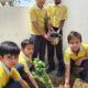 पौधा लगाते हुए बच्चे
