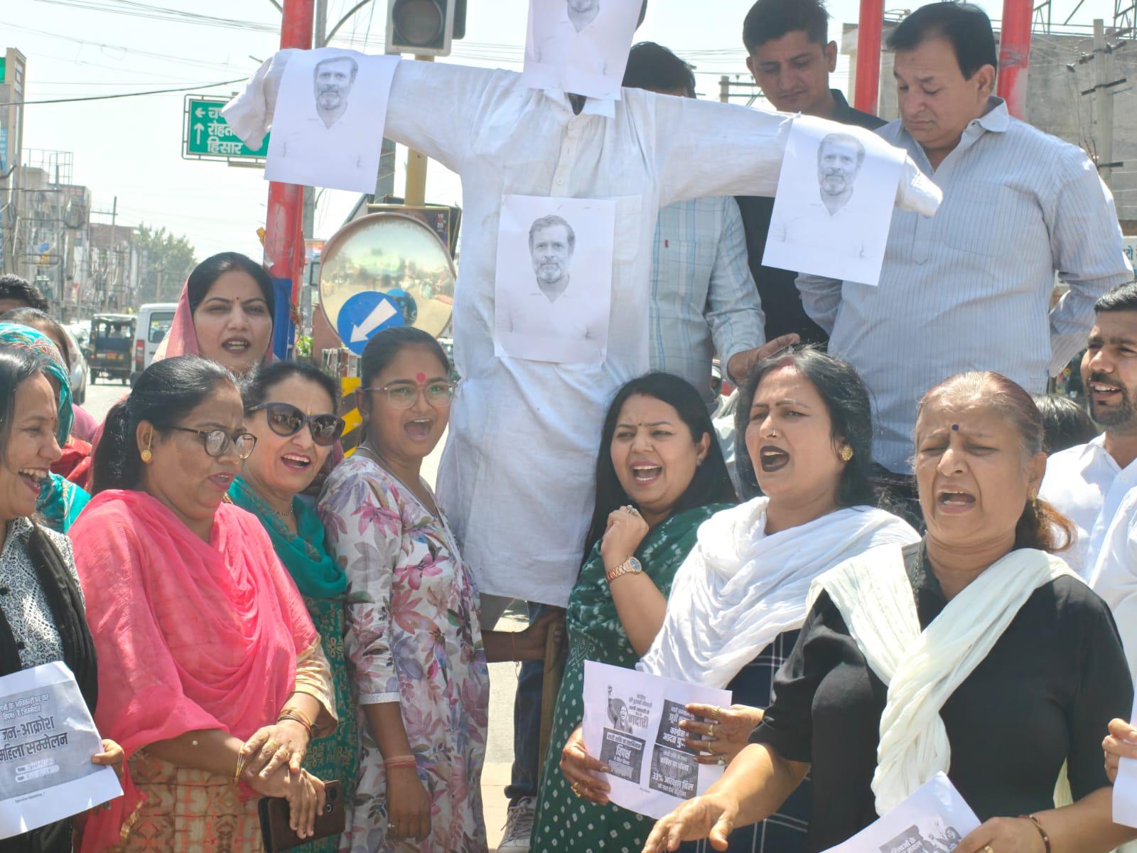 महिला आरक्षण मुद्दे पर सड़कों पर उतरी महिलाएं, नारेबाजी के साथ विरोध