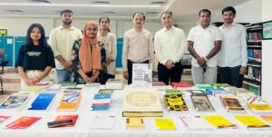 हकेवि में शोध प्रविधि पाठ्यक्रम के दौरान प्रतिभागी व प्राध्यापक