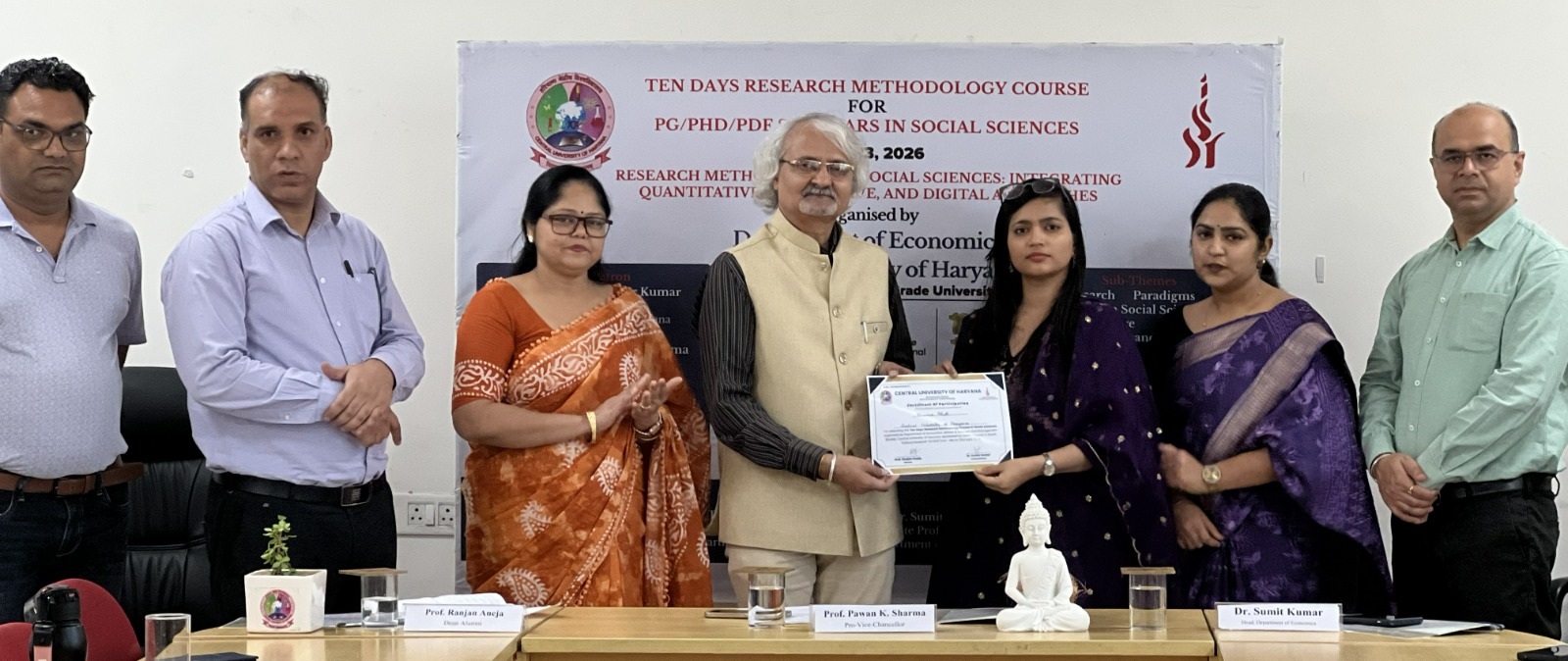 हरियाणा केंद्रीय विश्वविद्यालय महेंद्रगढ़ में 10 दिवसीय शोध प्रविधि पाठ्यक्रम का सफल समापन, देशभर से चुने गए 30 प्रतिभागियों को मिला प्रशिक्षण और प्रमाण पत्र।