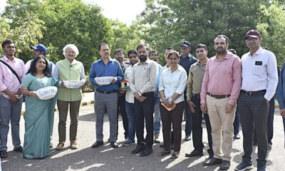 हकेवि परिसर में ‘पंखों का जीवन’ अभियान के तहत पानी के बर्तन रखते स्वयंसेवक