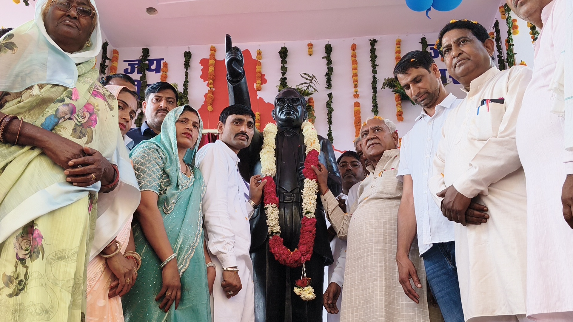 सिलारपुर महता में अंबेडकर प्रतिमा का अनावरण