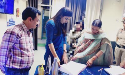 रिकॉर्ड की जांच करती सीजेएम नीलम कुमारी।