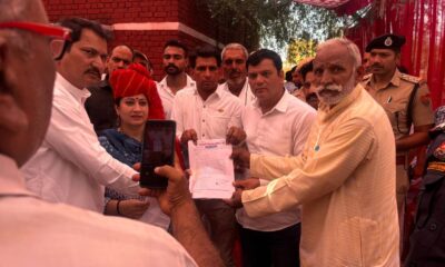 निजामपुर |स्वास्थ्य मंत्री को ज्ञापन सौंपते स्थानीय लोग