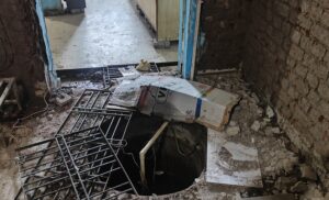 बेसमेंट में टैंक बनकर मोटर से पानी निकलने में दिक्कत।