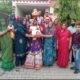 सागरपुर गांव में नवजात कन्या की माता को सम्मानित करते हुए सोसाइटी पदाधिकारी।