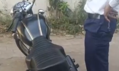 पंचकूला में पुलिस बुलेट से ऐसे चैक किए पटाखे।